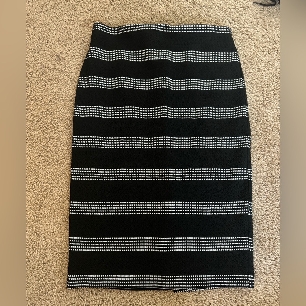 Women’s skirt size M